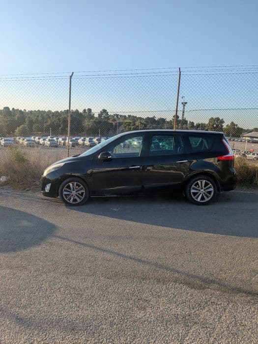 Renault Grand Scénic Setúbal (São Julião, Nossa Senhora Da Anunciada E Santa Maria Da Graça)