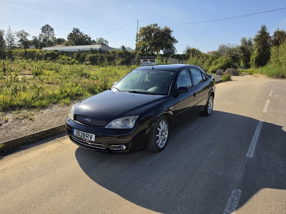 Ford Mondeo Hatchback 2.0 TDCi Ghia em muito bom estado União de Freguesias da cidade de Santarém
