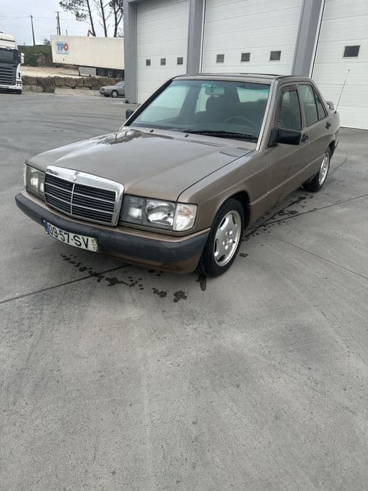 Mercedes-Benz 190 sedan de