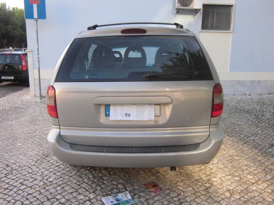 Chrysler Voyager em otimas condiçóes vendo porque fiquei com outra viatura comprei.a com 20.000klm e está impecavel motor e acessorios Póvoa De Santo Adrião E Olival Basto
