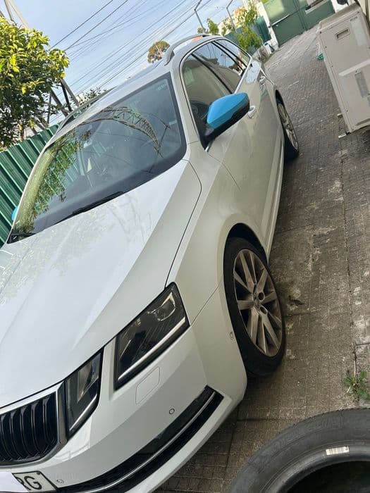 Škoda Octavia Break automóvel Castelo (Sesimbra)