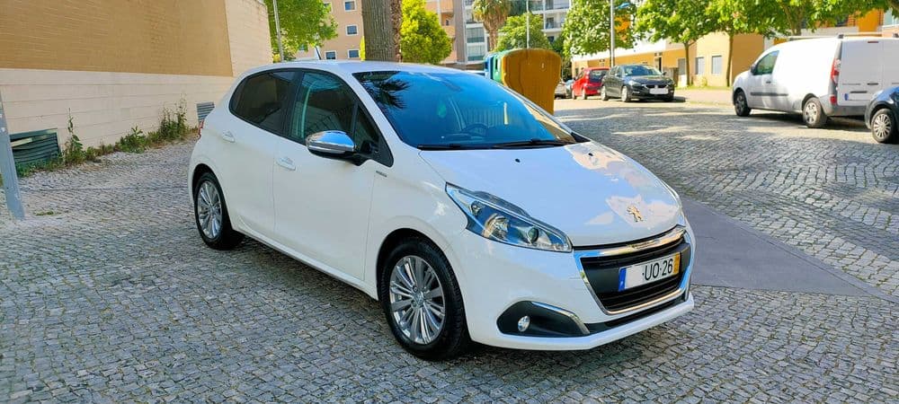 Peugeot 208 1.2 Pure Tech / Versão Style Falagueira-Venda Nova