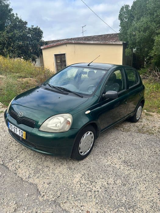 Toyota Yaris 1.0 VVT-i Línea Luna () – Económico e Fiável. Poucos kms Enxara Do Bispo, Gradil E Vila Franca Do Rosário