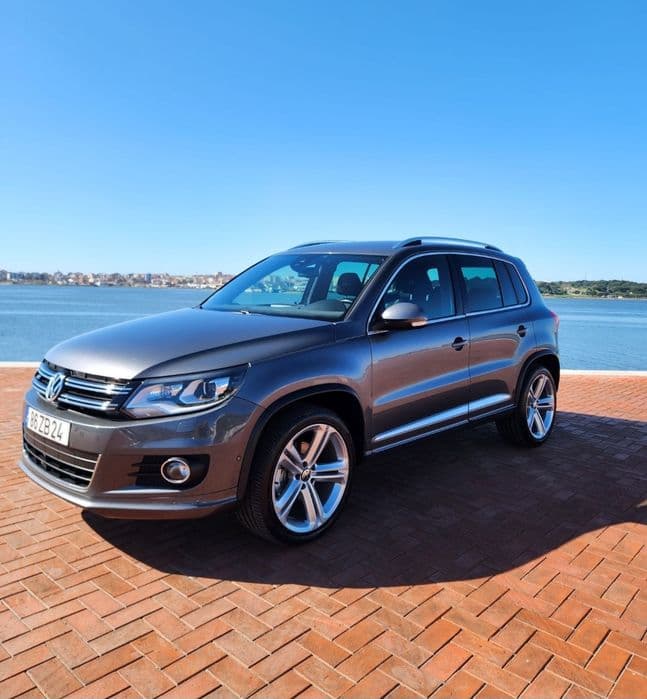 Volkswagen Tiguan VW TIGUAN 2.0 TURBO 4 MOTION SPORT 210 CV R LINE gasolina e gpl dístico verde de garagem Azeitão (São Lourenço E São Simão)