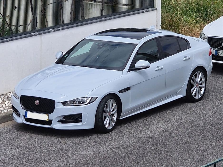 Jaguar XE 20d AWD Aut. R-Sport - IMPECÁVEL!
