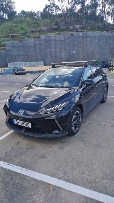 MG MG4 LUXURY tracção traseira com 204 cv, bateria 64 KW e 430 km de autonomia em ciclo WLTP Almada, Cova Da Piedade, Pragal E Cacilhas