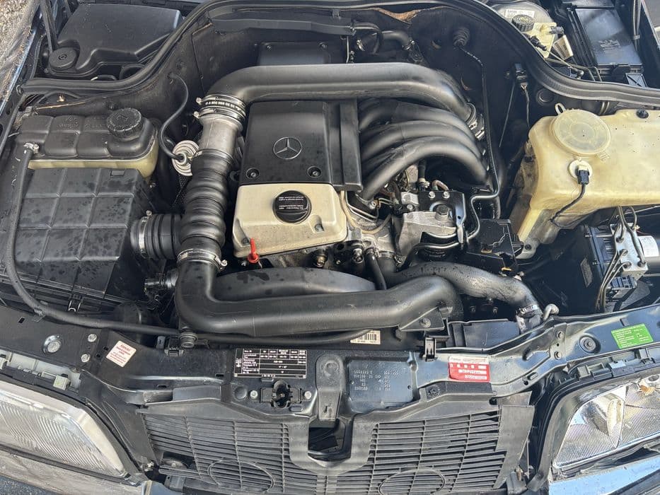 Mercedes-Benz 250 C 250 TURBODIESEL Macieira de Cambra