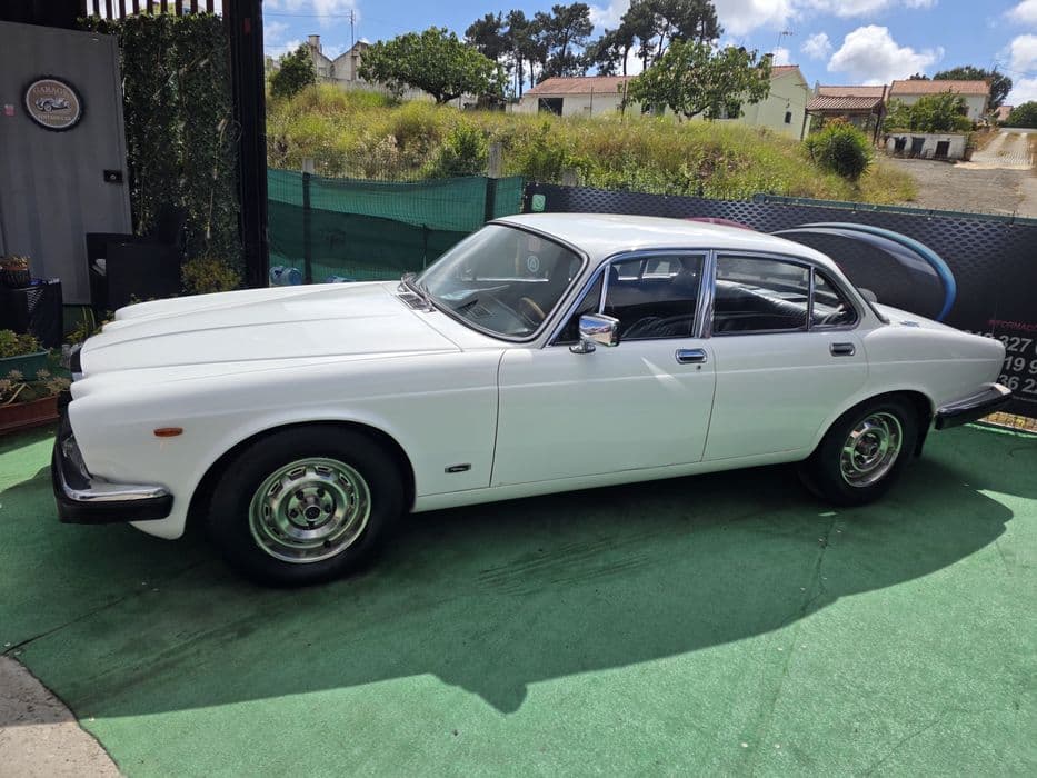 Jaguar XJ (muito bonito) Fernão Ferro
