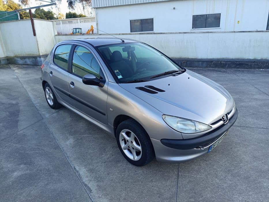 Peugeot 206 1.9 Diesel Ano 04/ Ótimo Estado Geral, direção assistida, fecho central no comando da chave, duas chaves, vidros elétricos