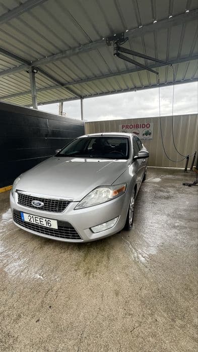 Ford Mondeo Titanium — Muito material novo — Guarda