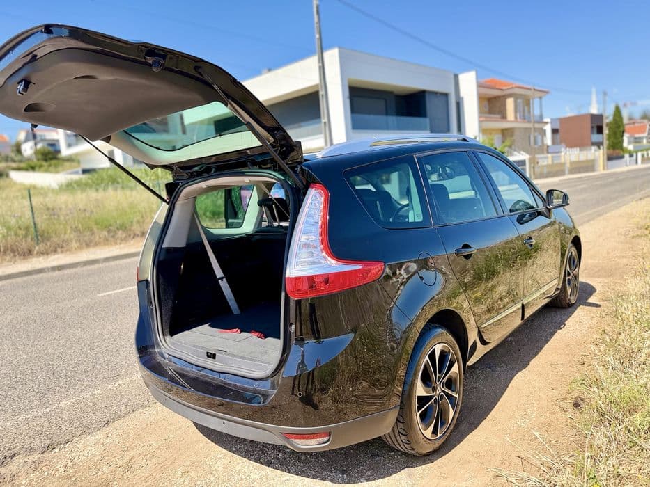 Renault Grand Scénic Bose Edition 1.5 dCi 7 lugares — um monovolume Rio de Mouro
