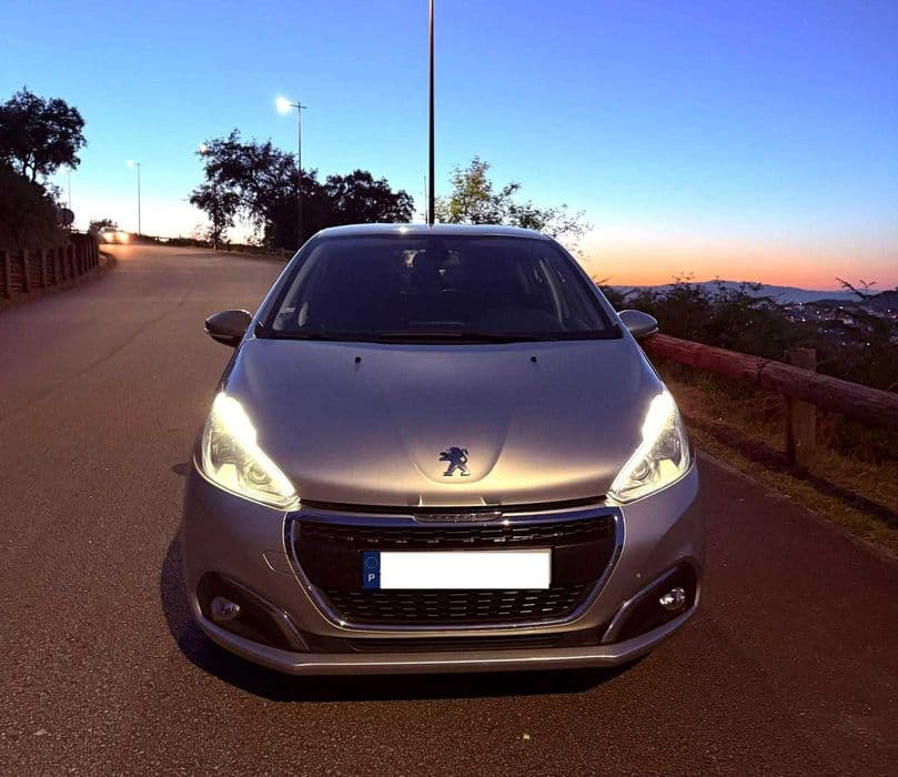 Peugeot 208 1.2 Puretech - Signature Nogueira, Fraião E Lamaçães