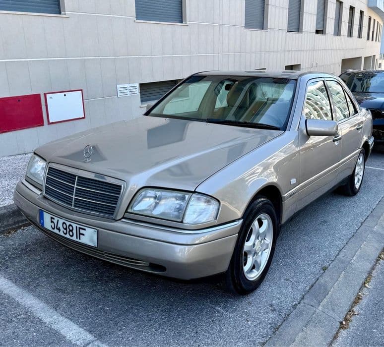 Mercedes-Benz Classe C 200 D Elegance Corroios