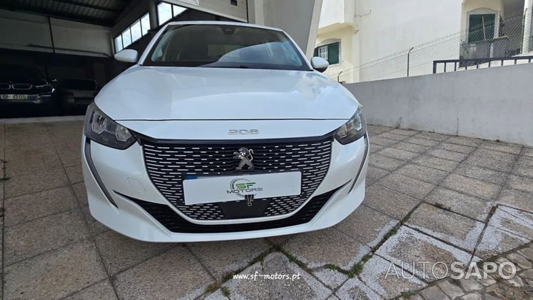 Peugeot e-208