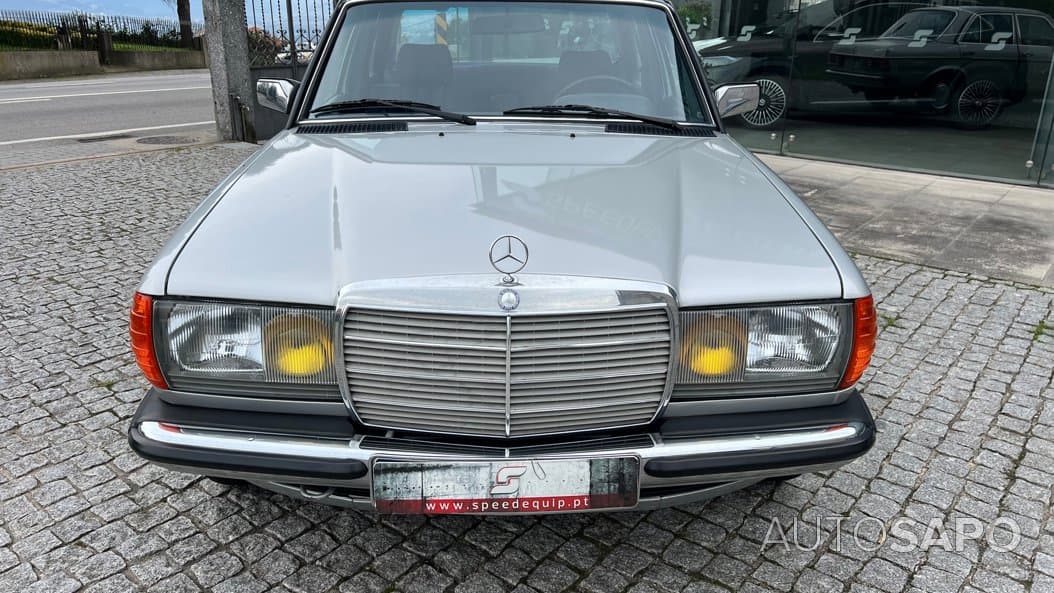 Mercedes-Benz 230