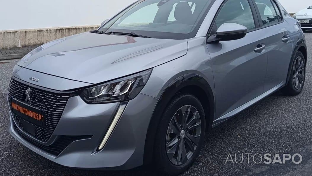 Peugeot e-208