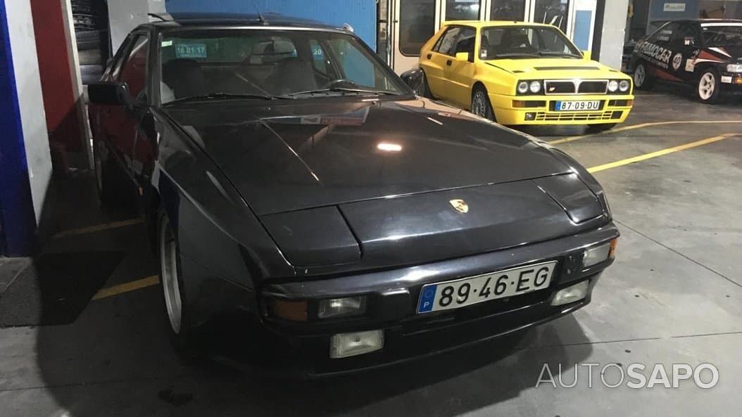 Porsche 944