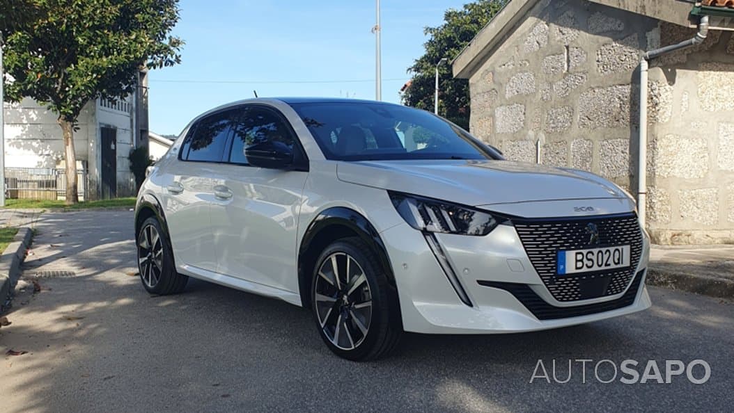 Peugeot e-208