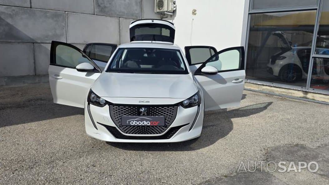 Peugeot e-208
