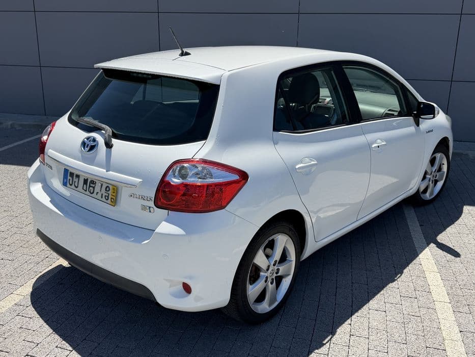Toyota Auris 1.8 VVT-i Hybrid Full Extras Albufeira E Olhos De Água