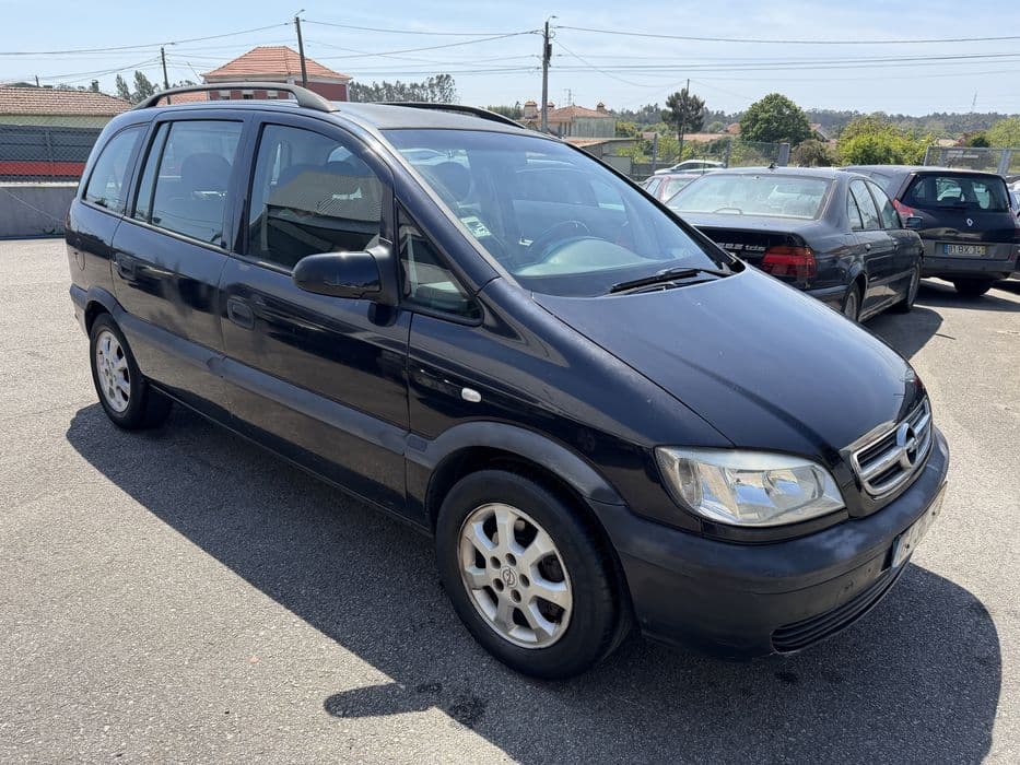 Opel Zafira 2.0DTi 100CV Maceda