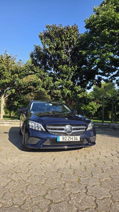 Mercedes-Benz 220 9G-TRONIC