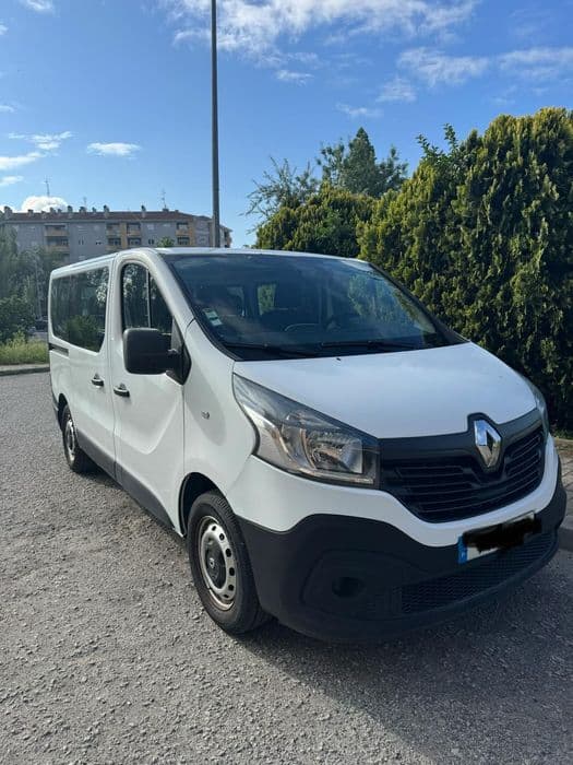 Renault Trafic nove lugares Vale de Salgueiro