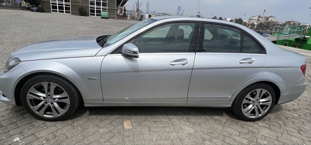 Mercedes-Benz 220 170 cv