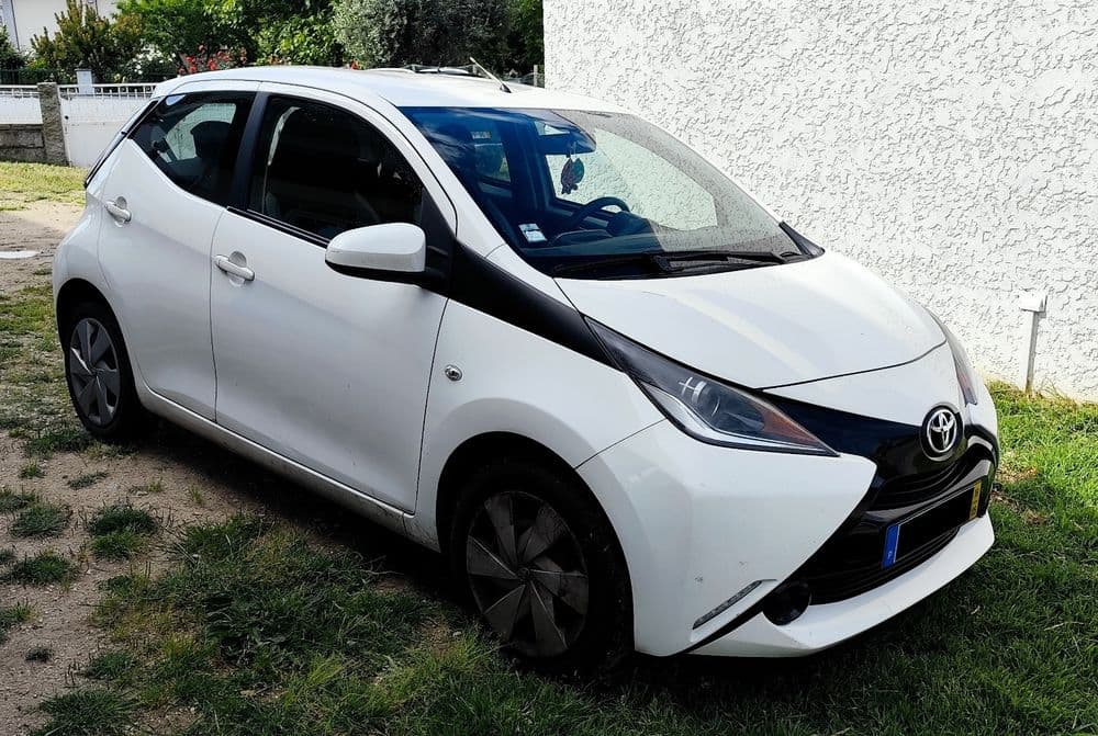Toyota Aygo versão X-Play+AC+X-Touch - Só hoje Viseu