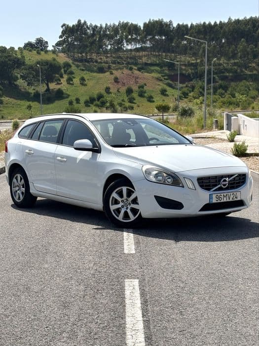 Volvo V60 D2 Summum — Nacional — Automática — Manutenção em dia Caldas Da Rainha - Santo Onofre E Serra Do Bouro