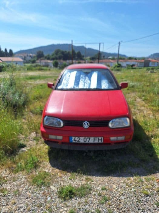 Volkswagen Golf em bom estado Taíde