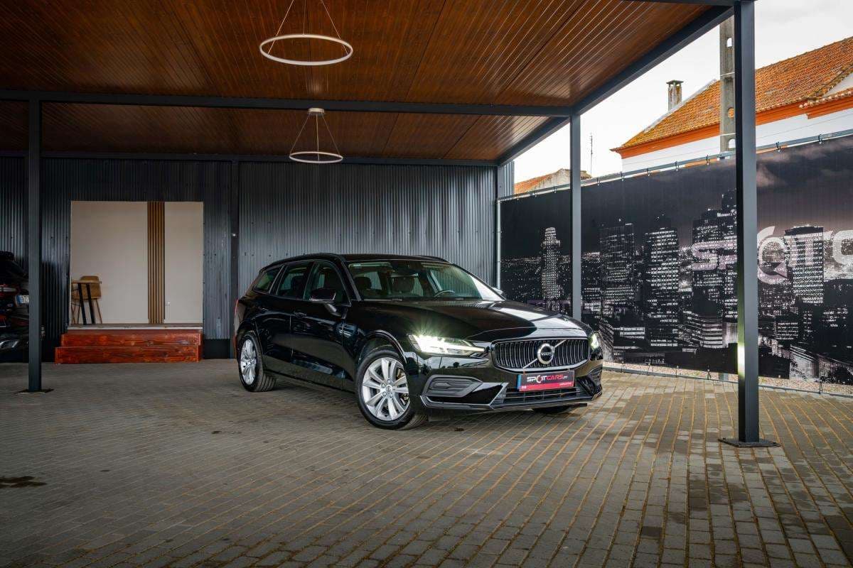 Volvo V60 2.0 B4 Essential Auto