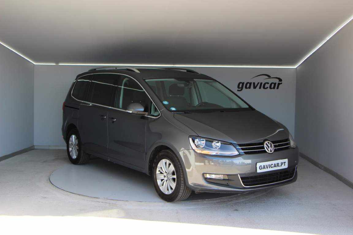 Volkswagen Sharan 2.0 TDI Blue Confortline DSG (7 Lugares)