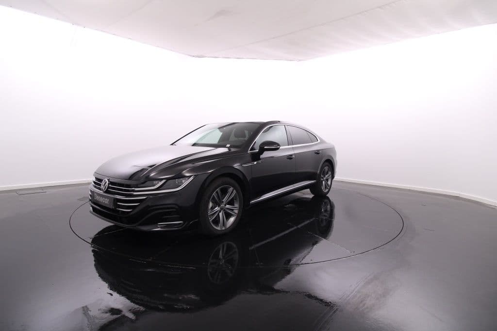 Volkswagen Arteon 2.0 TDI R-LINE 150cv DSG GPS / Vidros Escurecidos / LED