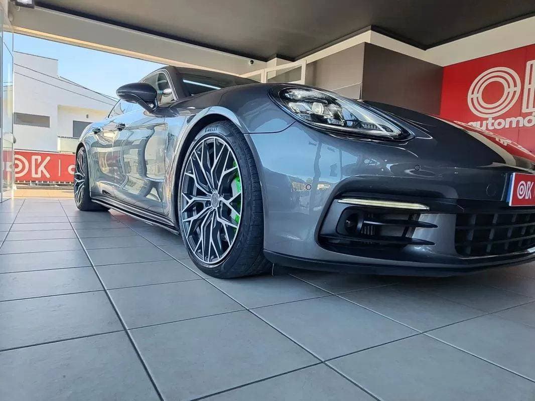 . Várias Viaturas similares em Stock A informação disponibilizada, ainda que pre Panamera 4 E Hybrid Platinum Edition