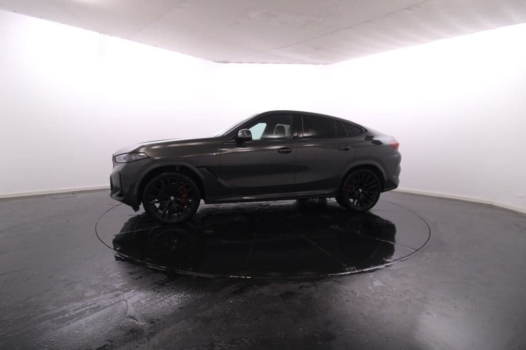 BMW X6 xDrive 30d M Sport / Vidros Escurecidos / Pack Desportivo M Pro / Teto Panorâmico / Pack Innovation / LED / JLL
