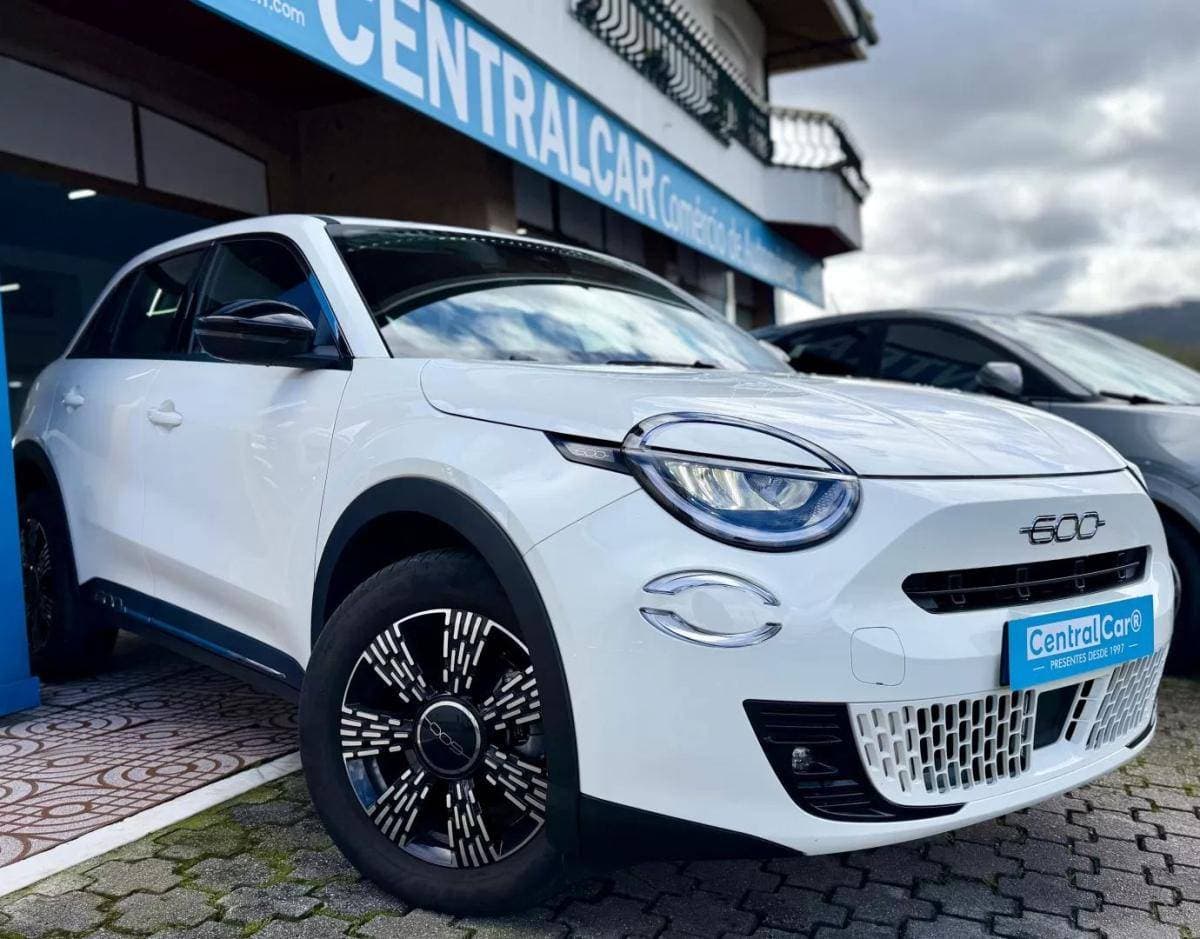 Fiat 600 1.2 E-Hybrid Auto 110Cv | CÂMARA | CARPLAY