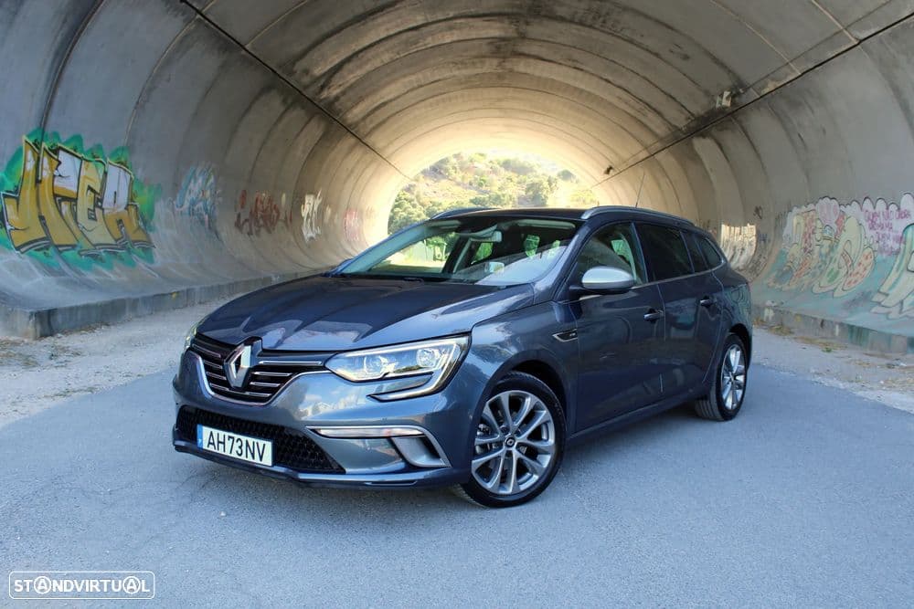 Renault Mégane Sport Tourer GT-Line com o seguinte equipamento a Destacar: