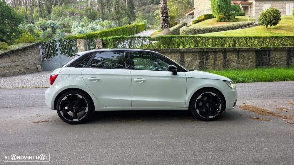 Audi A1 Sportback S-Line, com caixa Manual , 105Cv,COM GARANTIA DE 18MESES INCLUÍDA NO PREÇO INDICADO.