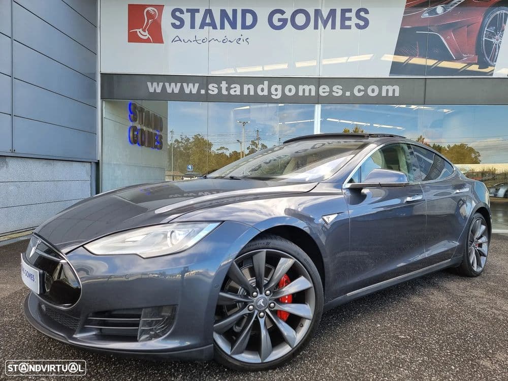 Tesla Model S Viatura com IVA dedutível.