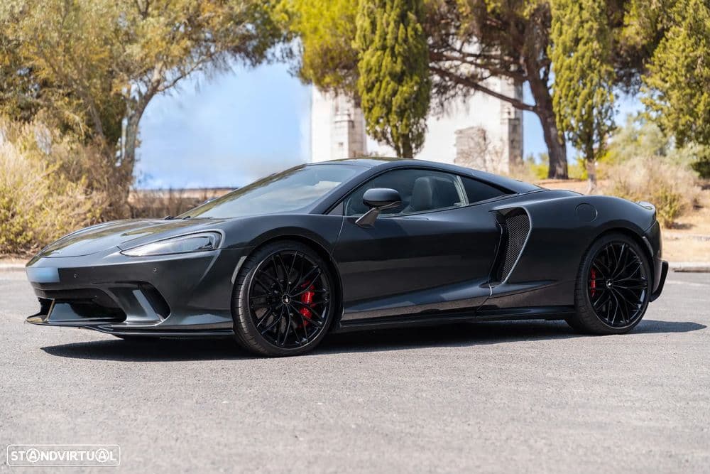 McLaren GT