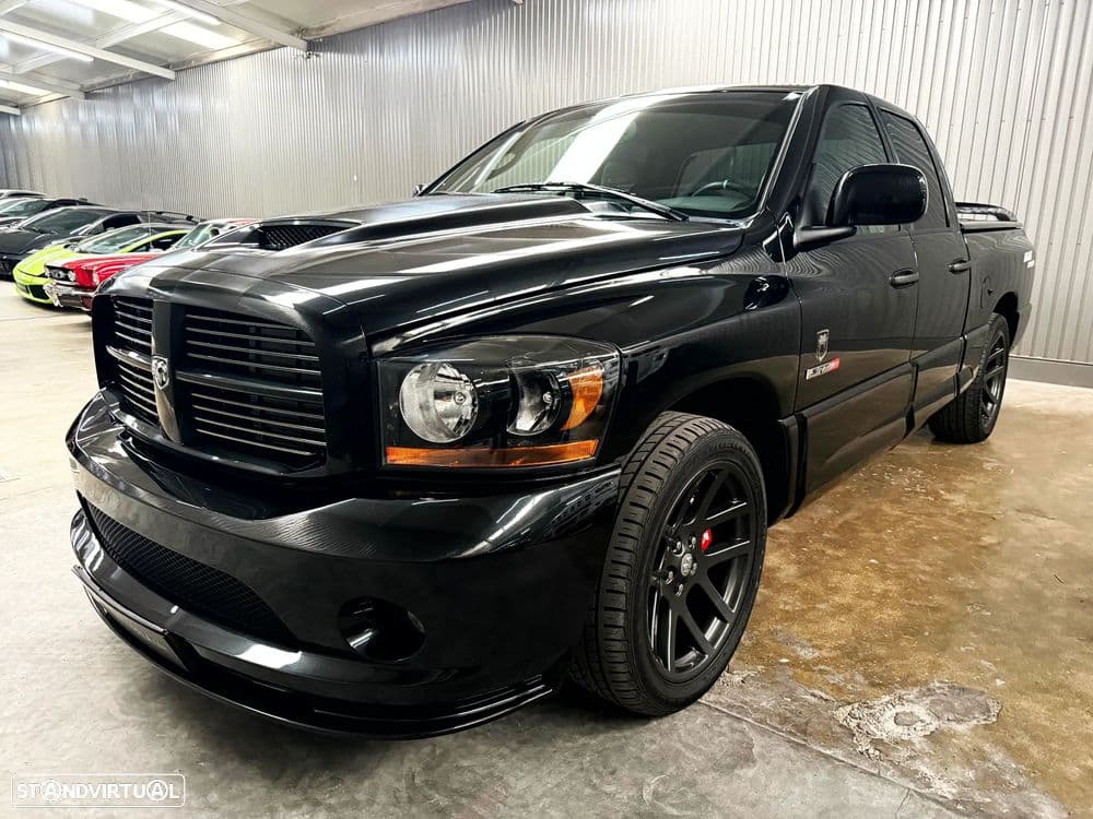 Dodge RAM Quad cab (Cabine dupla com 6 lugares de livrete). Uma das pick-ups mais rápidas do mundo, fazendo 4,9seg do 0-100km/h, e com velocidade máxima de 248km/h!