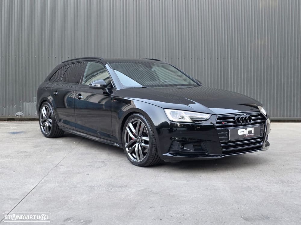 Audi A4 Avant S-Line com visual desportivo e acabamentos exclusivos