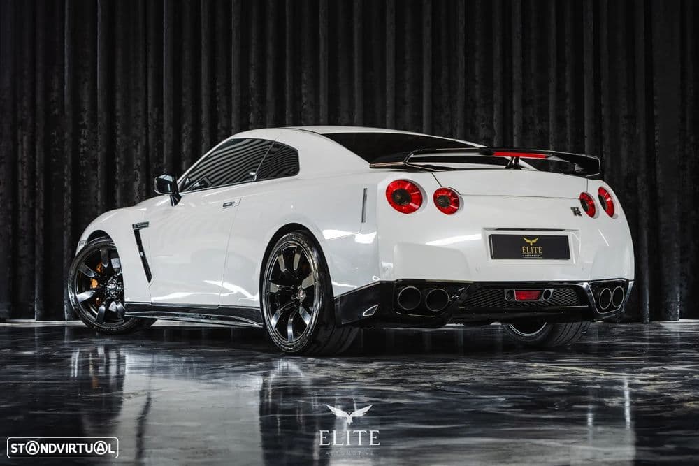 Nissan GT-R Standard