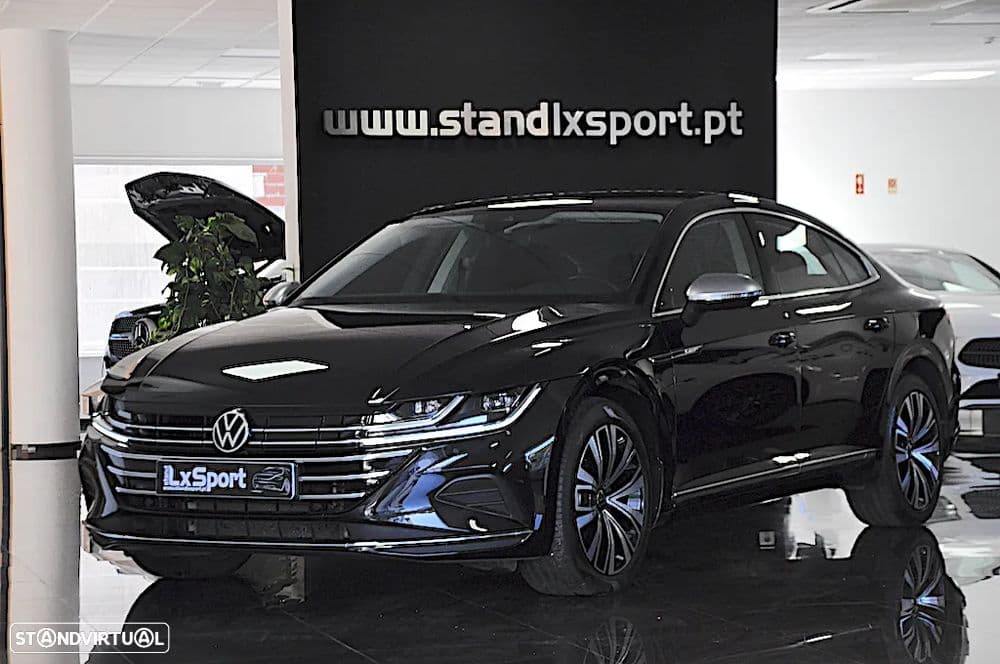 VW Arteon Versão Elegance com detalhes cromados, jantes exclusivas e iluminação ambiente