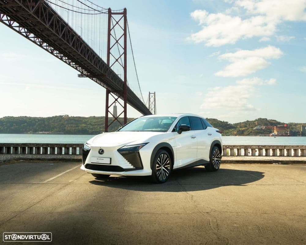 Lexus RZ Premium Monotone c/ mala elétrica