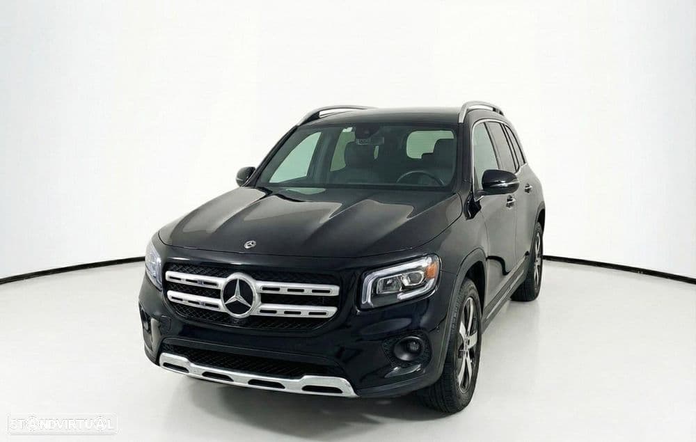 Mercedes-Benz Classe GLB Versão Progressive com estofos em pele, AC automático e multimédia completo.