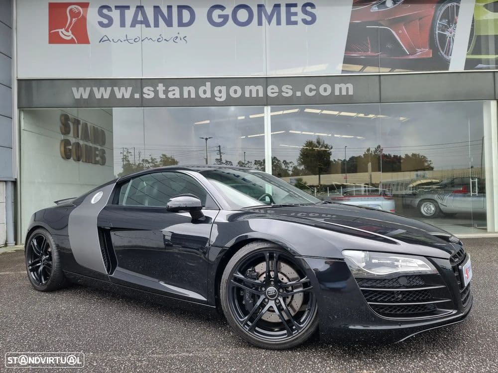 Audi R8 Coupé 4.2 FSI Quattro, em bom estado geral.