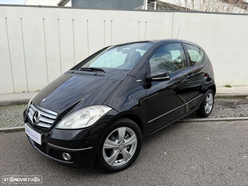 Mercedes-Benz Classe A Avantgarde, 3 portas, motor 1.5 a gasolina (95cv), caixa manual de 5 velocidades.