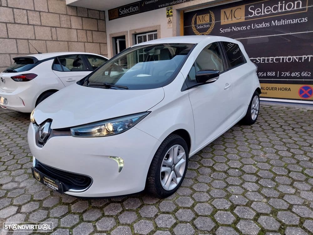Renault ZOE Versão Intens com equipamento completo e funcionalidades avançadas.
